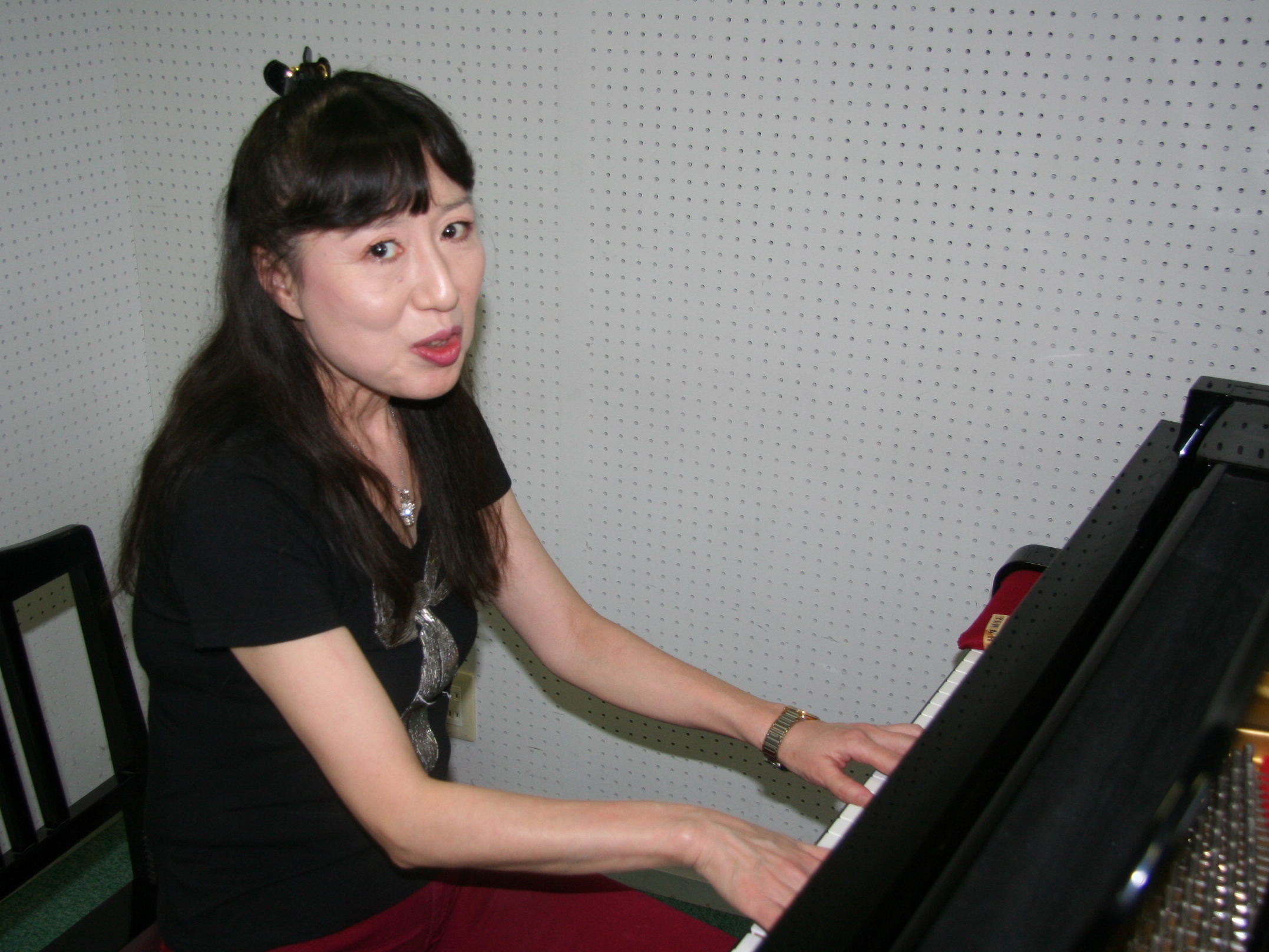 西田あつ子さん 猪名川に響かせる迫力の歌声|人|マチゴト 豊中 池田